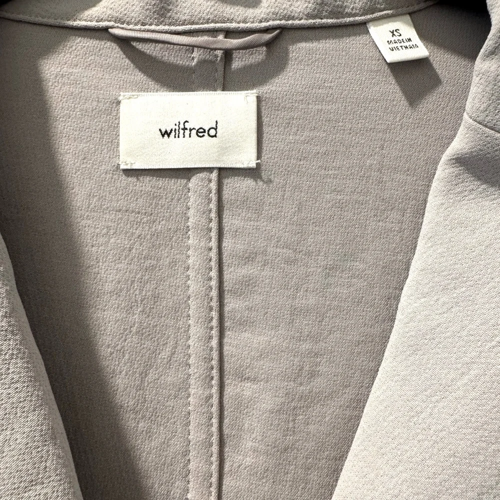 Wilfred by Aritzia Crepette Button Up - Picture 2 of 3
